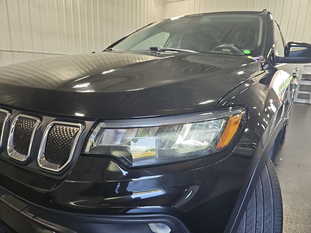 Used 2022 Jeep Compass Latitude w/ Sun and Sound Group AWD/4WD image 31