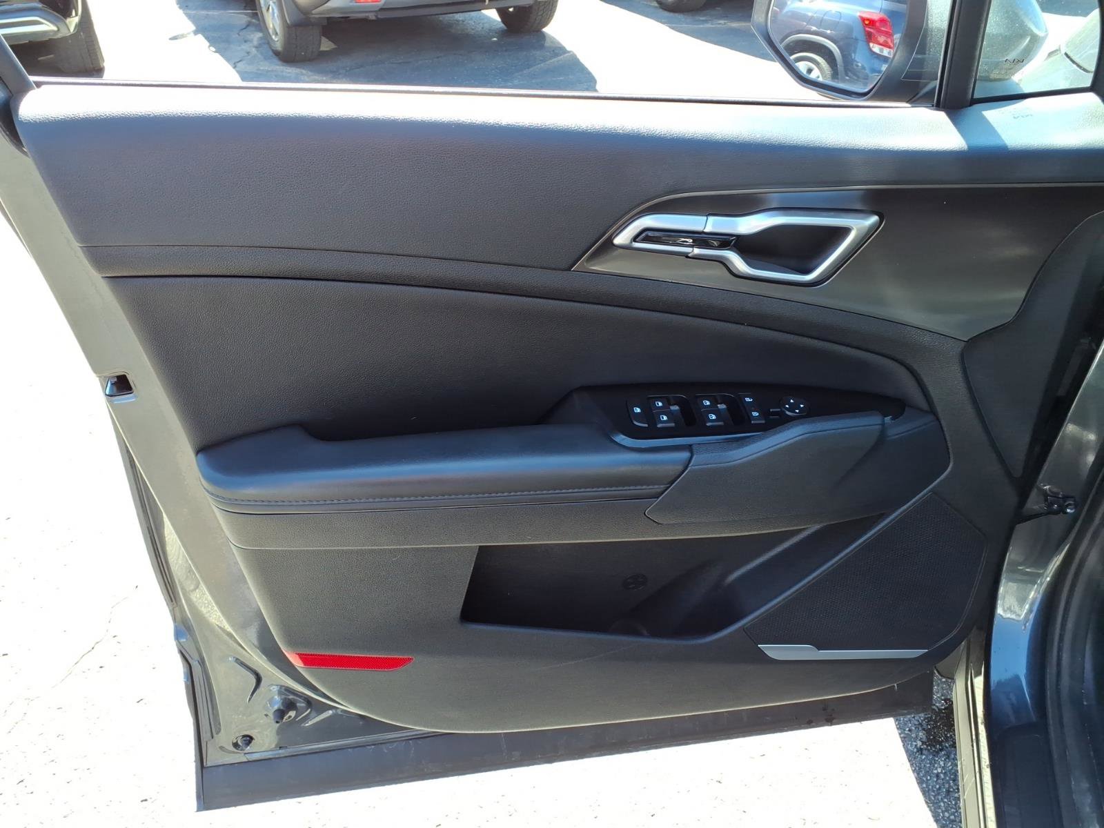 Used 2023 Kia Sportage EX AWD/4WD image 19