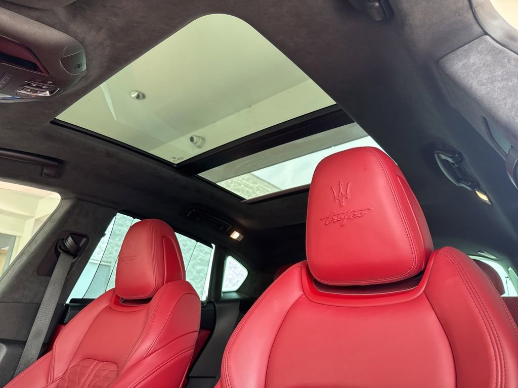 Used 2023 Maserati Levante Trofeo AWD/4WD image 15