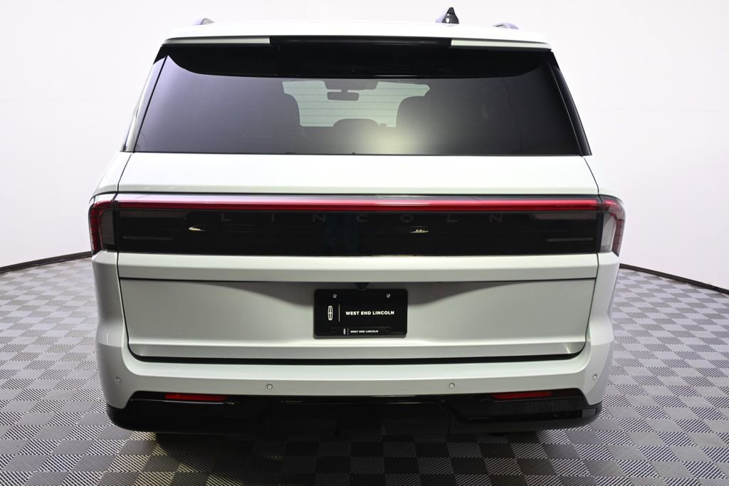 New 2025 Lincoln Navigator Reserve w/ Jet Appearance Package image 5
