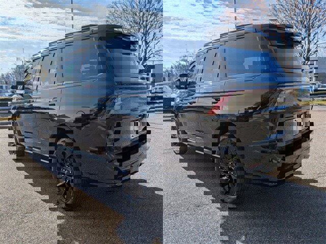 New 2025 Lincoln Navigator Reserve w/ Jet Appearance Package image 2