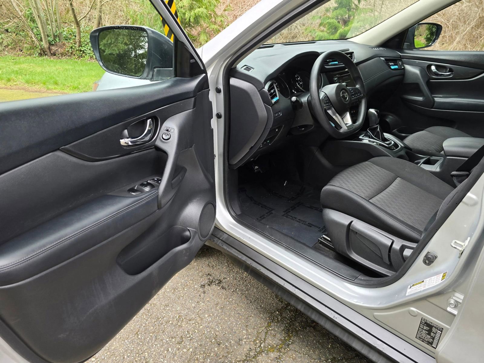 Used 2018 Nissan Rogue S image 19