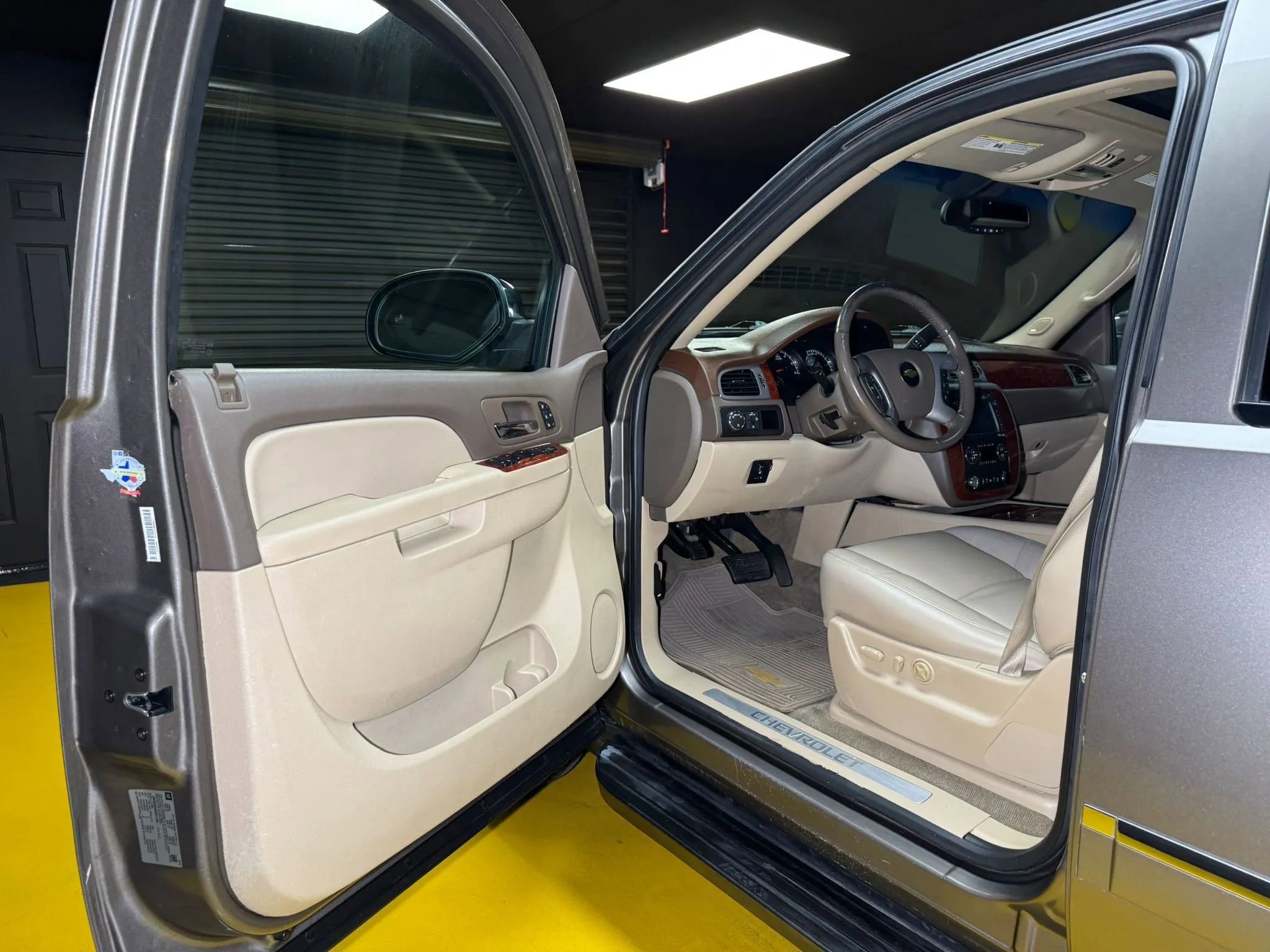 Used 2012 Chevrolet Suburban LTZ image 24