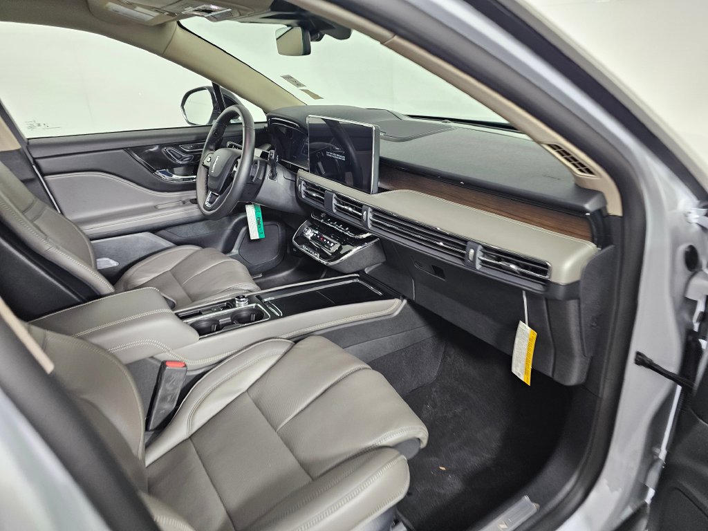Certified 2026 Lincoln Corsair Grand Touring AWD/4WD image 11