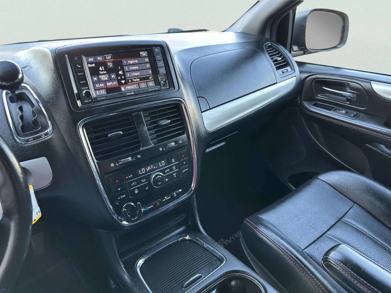 Used 2017 Dodge Grand Caravan GT FWD image 29