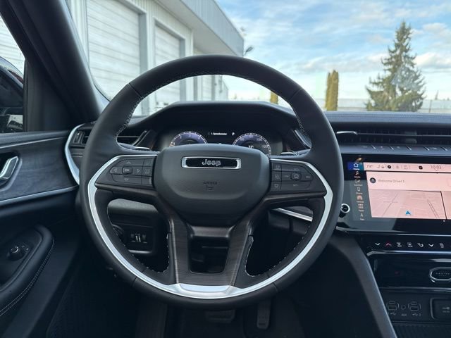 New 2026 Jeep Grand Cherokee Laredo image 13