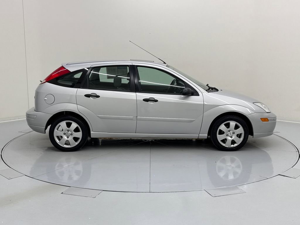Used 2002 Ford Focus ZX5 Hatchback FWD image 6
