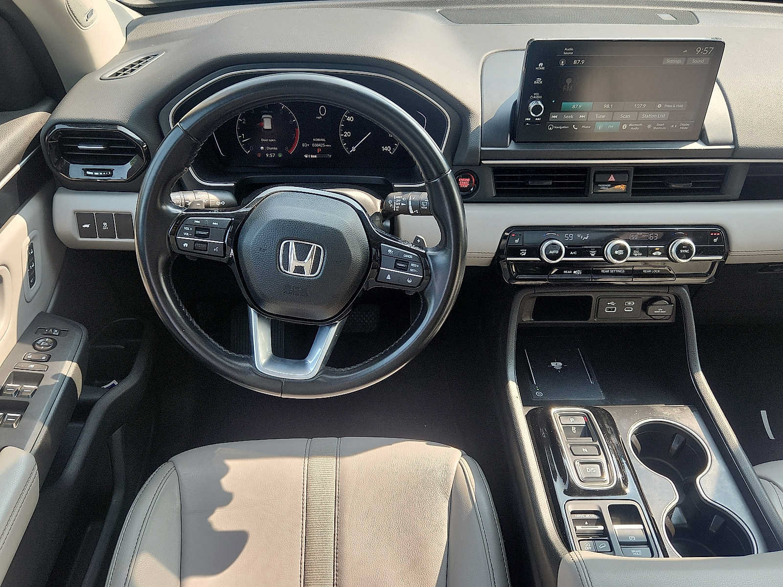 Used 2024 Honda Pilot Touring image 11