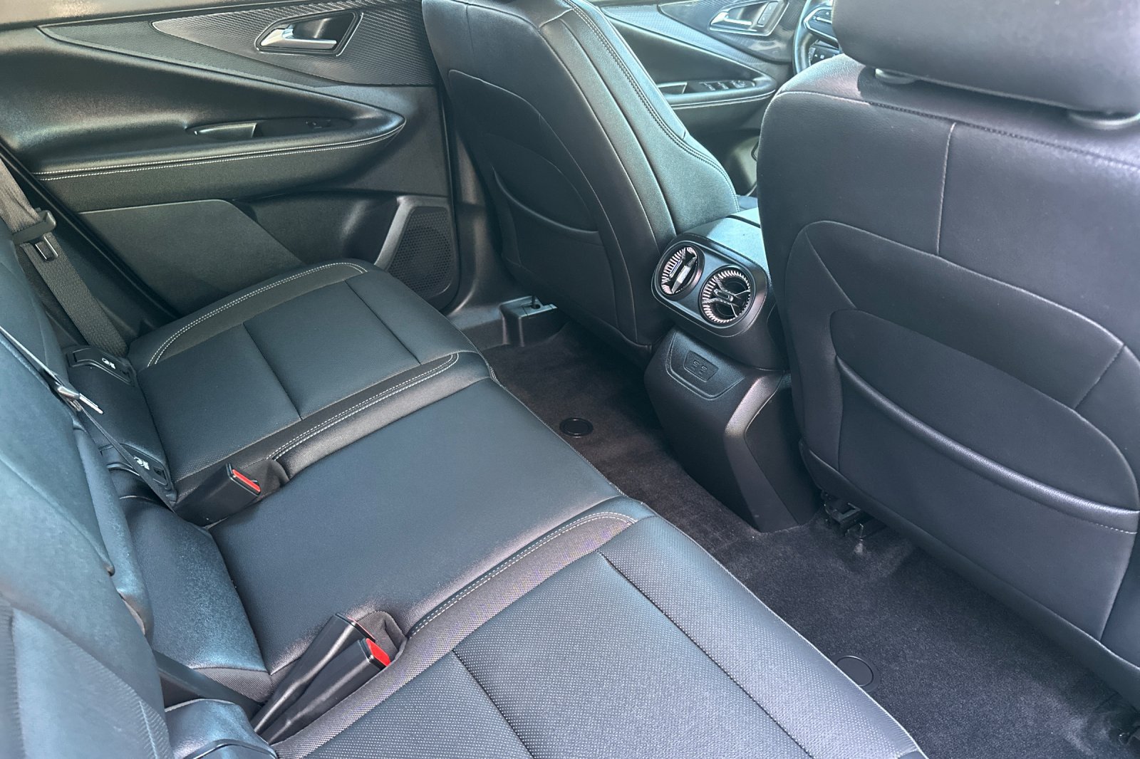 Used 2024 Chevrolet Blazer EV LT AWD/4WD image 18