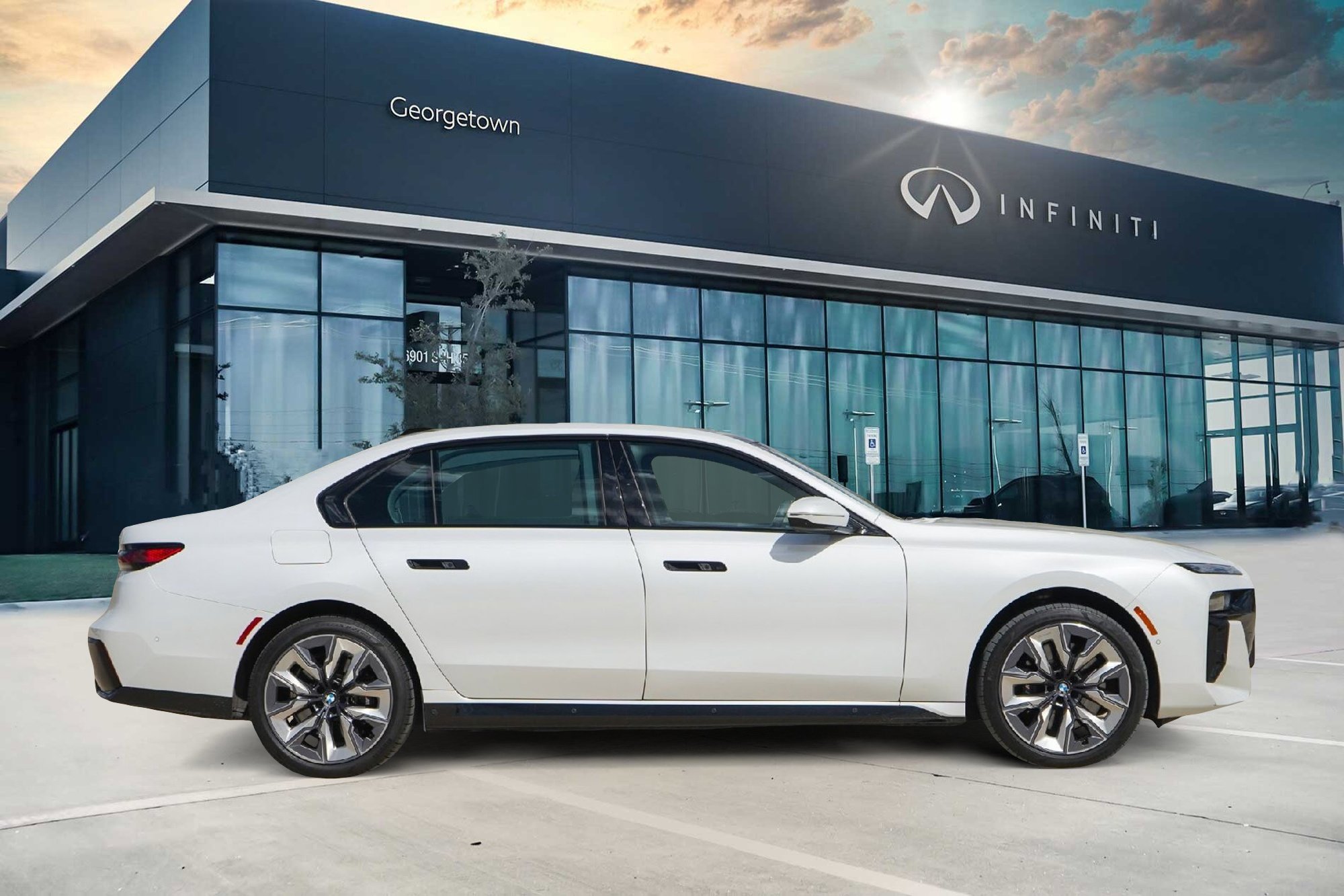 Used 2024 BMW 750e xDrive w/ Executive Package image 4