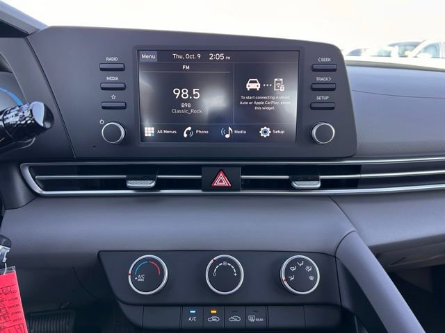 Used 2025 Hyundai Elantra SE image 12