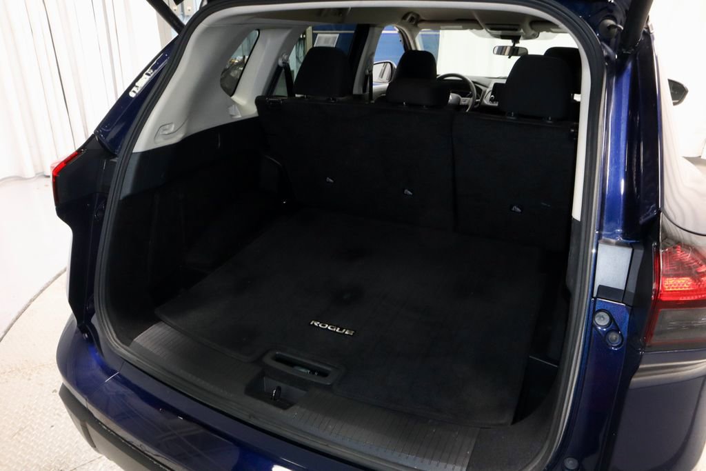Certified 2025 Nissan Rogue SV FWD image 14