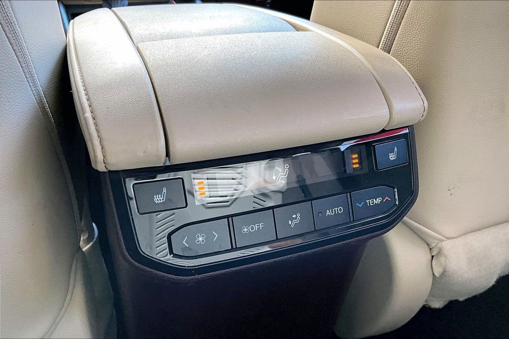 Used 2021 Toyota Highlander Platinum AWD/4WD image 10