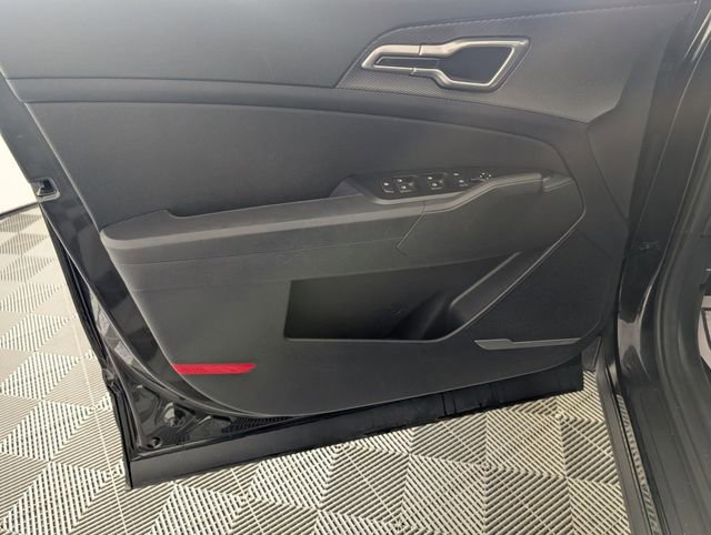 Used 2023 Kia Sportage LX image 10