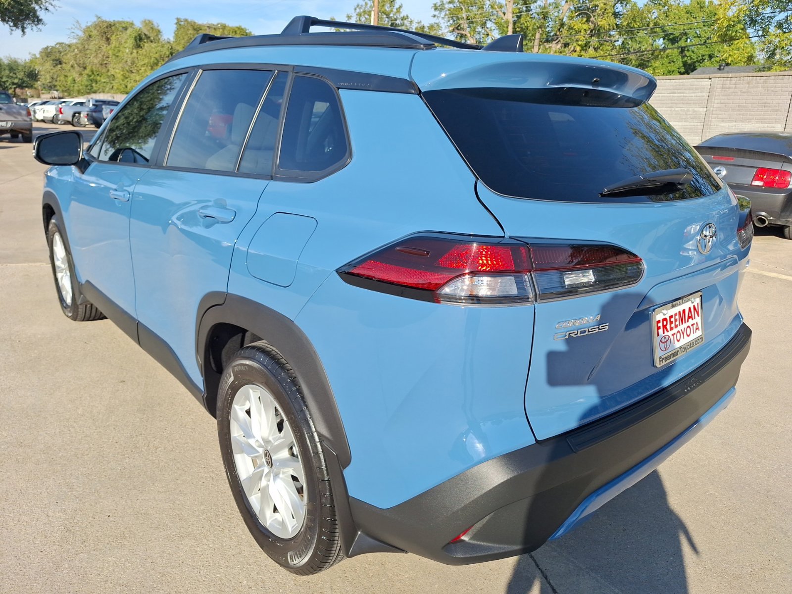 Used 2026 Toyota Corolla Cross LE w/ Moonroof Package FWD image 4