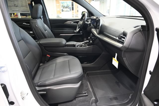 New 2027 Chevrolet Traverse LT w/ Sun and Wheel Package FWD image 10