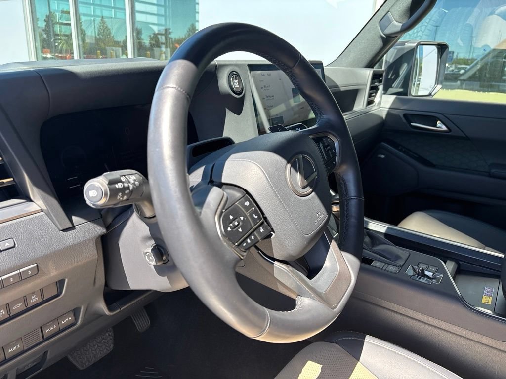 Used 2025 Lexus GX 550 w/ Accessory Package (CT) AWD/4WD image 7