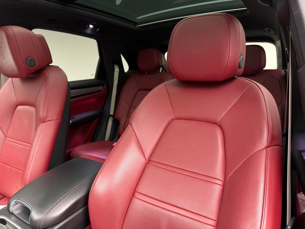 Used 2023 Porsche Cayenne image 4