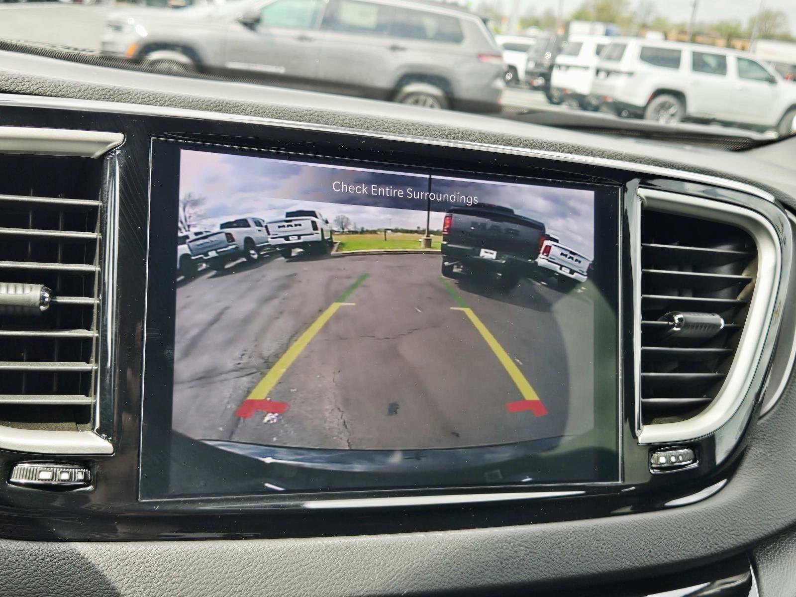 Used 2025 Chrysler Pacifica Select image 30