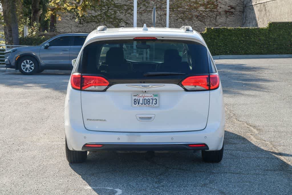 Used 2018 Chrysler Pacifica Touring-L Plus FWD image 8