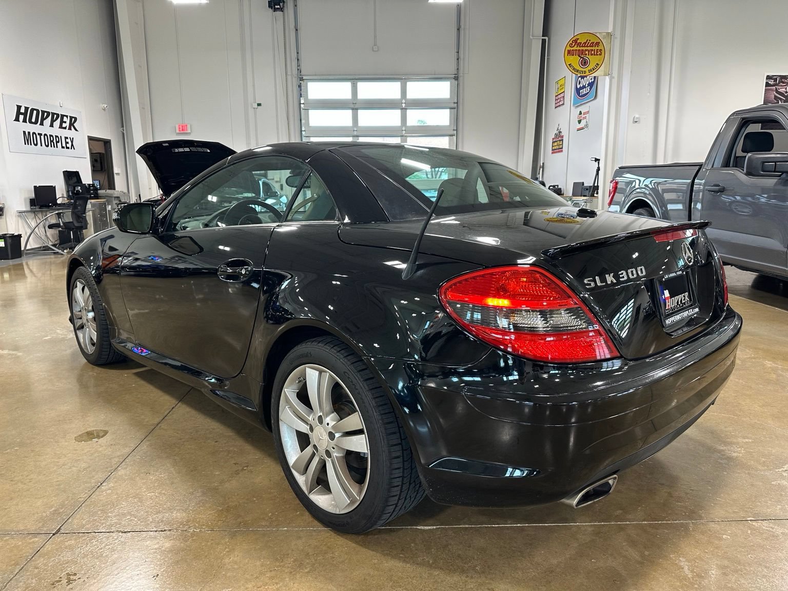 Used 2011 Mercedes-Benz SLK 300 image 6