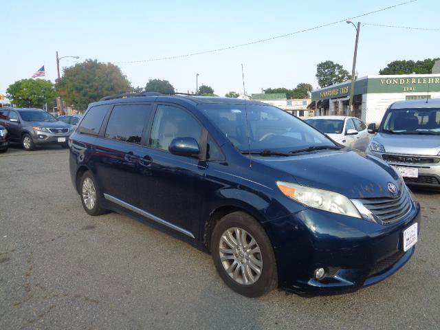 Used 2012 Toyota Sienna XLE image 6