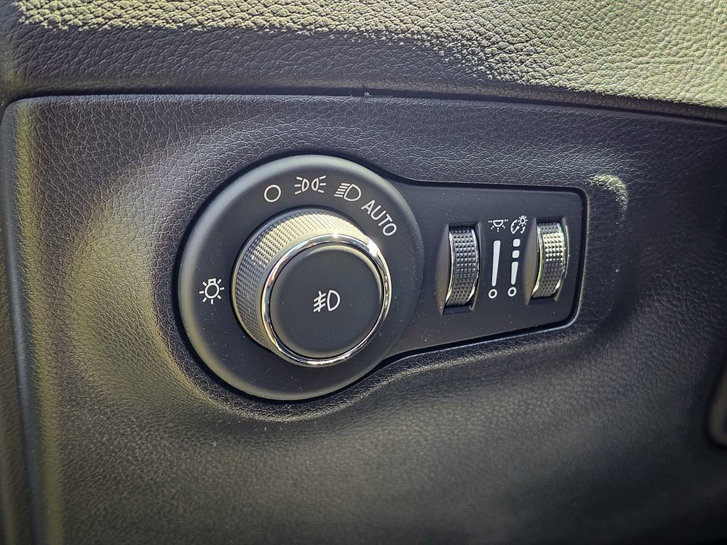 Used 2020 Jeep Compass Latitude AWD/4WD image 13