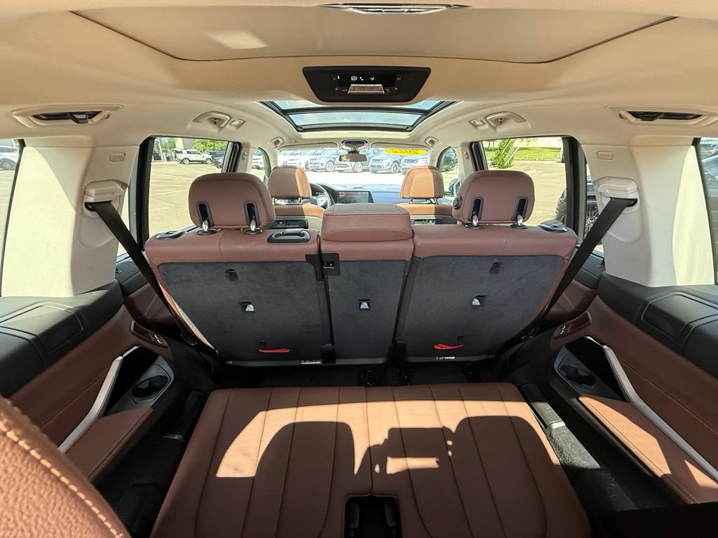 Used 2022 BMW X7 xDrive40i w/ Premium Package AWD/4WD image 18