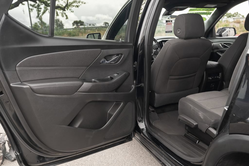 Used 2023 Chevrolet Traverse LT FWD image 39