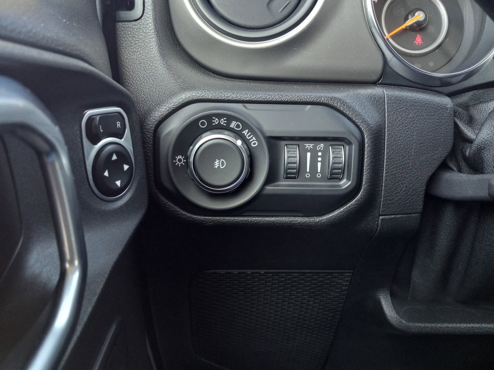 Used 2019 Jeep Wrangler Unlimited Sport S AWD/4WD image 23