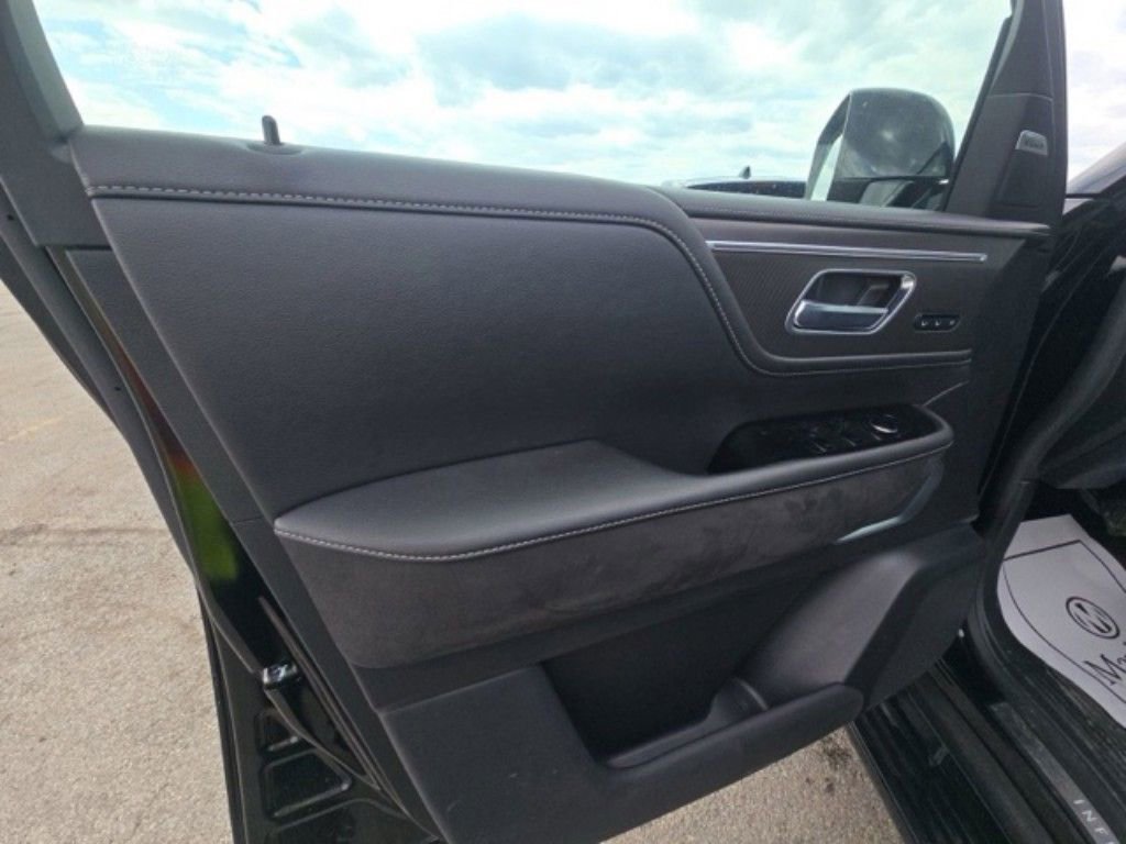 Used 2025 INFINITI QX80 Luxe AWD/4WD image 12