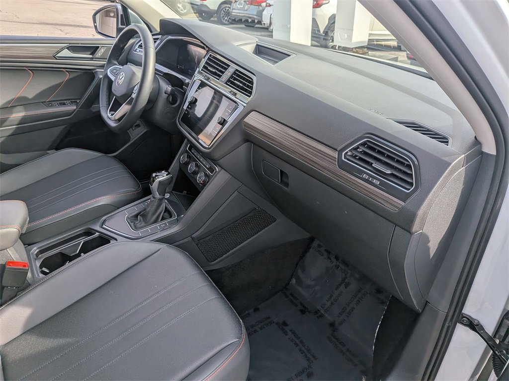 Used 2024 Volkswagen Tiguan Wolfsburg Edition image 32