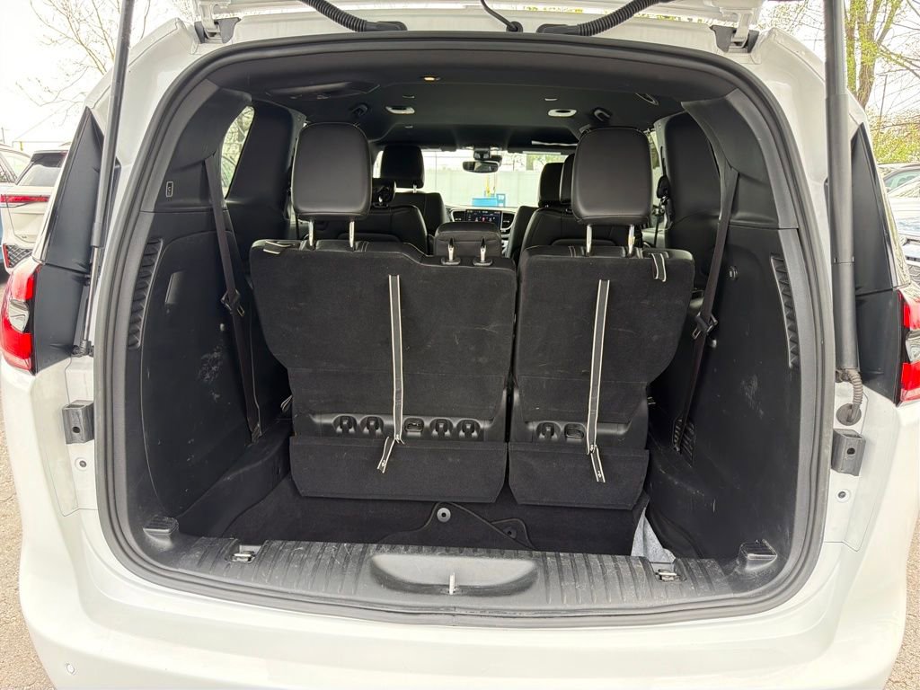 Used 2025 Chrysler Pacifica Select image 27