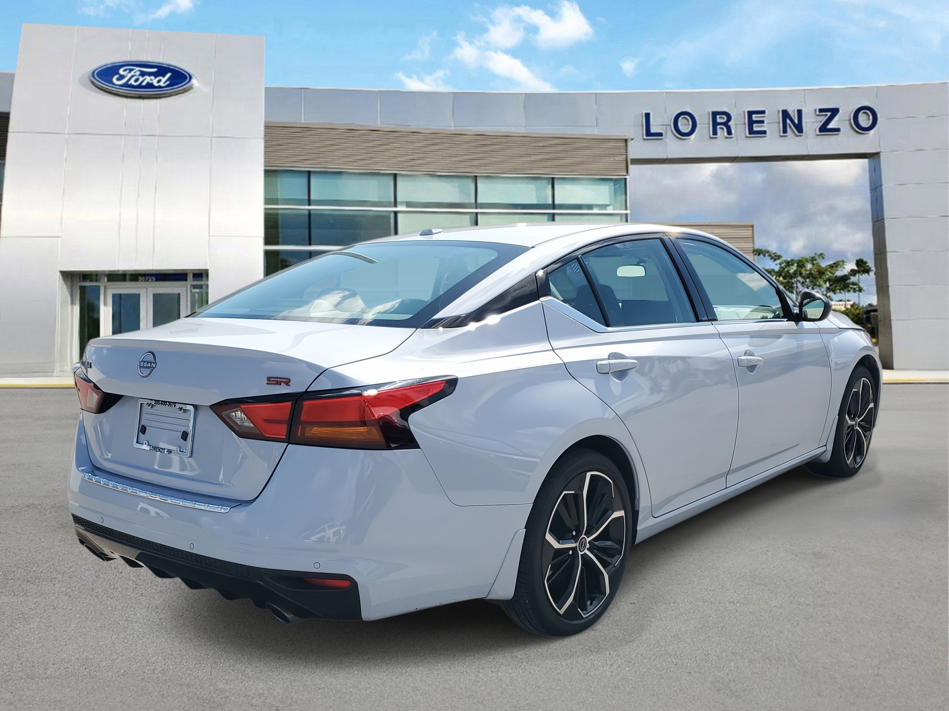 Used 2024 Nissan Altima 2.5 SR w/ SR Premium Package image 5