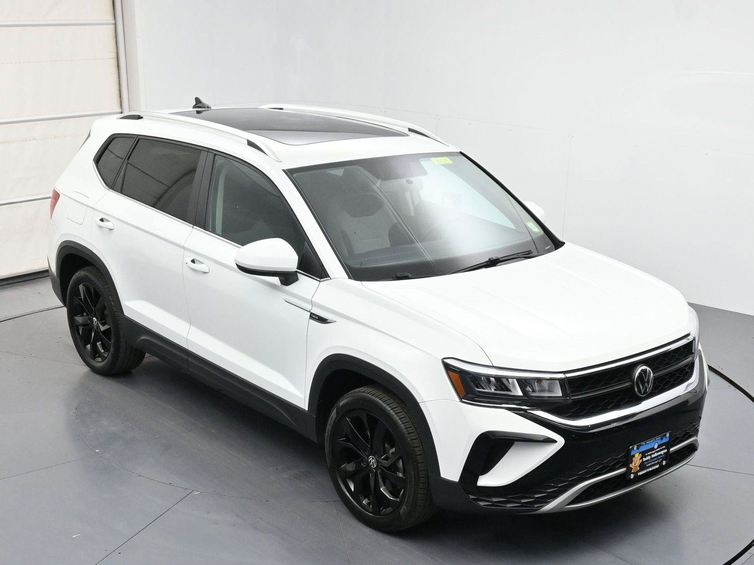 Certified 2022 Volkswagen Taos SE w/ Panoramic Sunroof Package FWD image 35