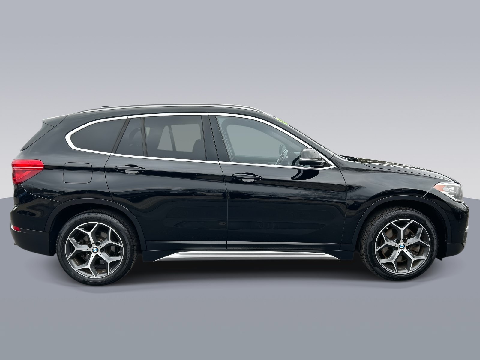 Used 2018 BMW X1 xDrive28i w/ Convenience Package AWD/4WD image 2