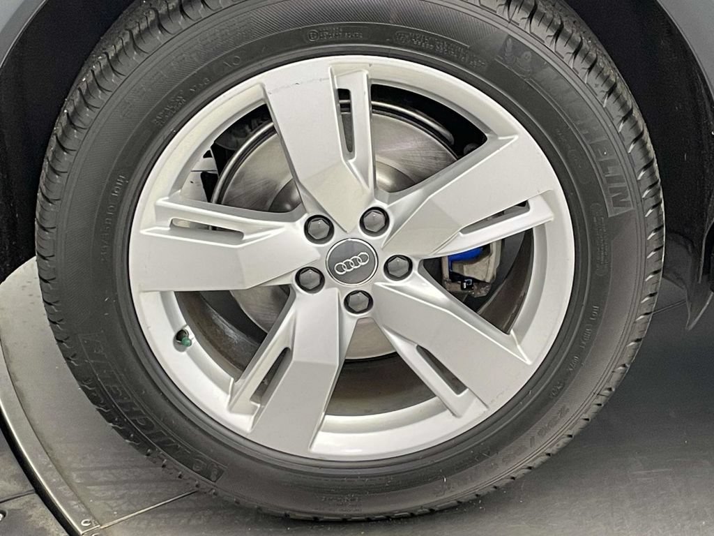 Used 2018 Audi Q5 2.0T Premium Plus w/ Premium Plus Package AWD/4WD image 13