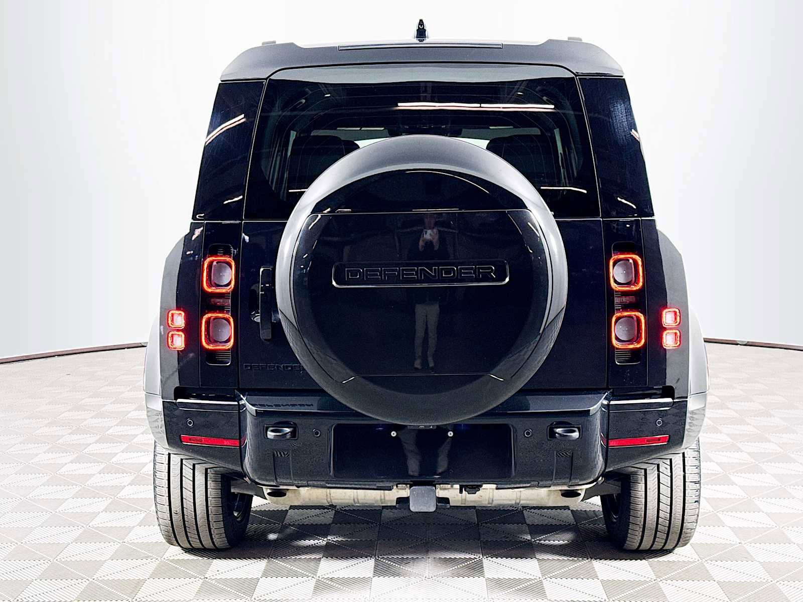 Used 2024 Land Rover Defender 110 X image 6