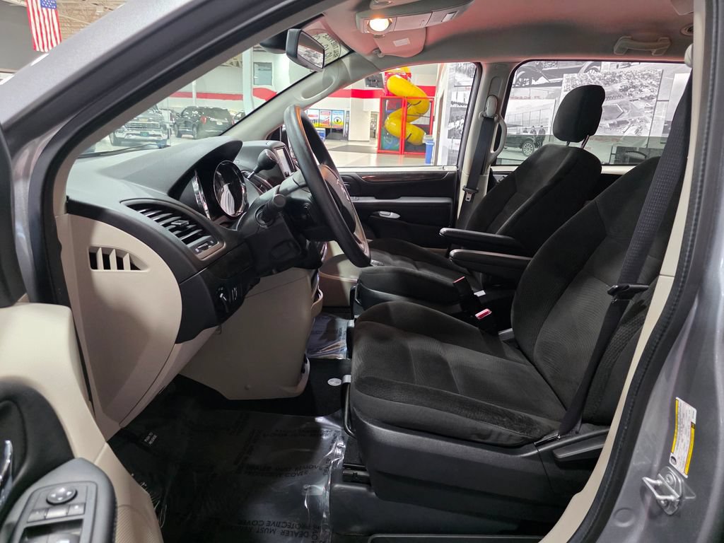 Used 2019 Dodge Grand Caravan SE FWD image 13