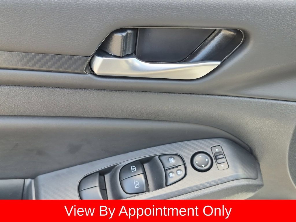 Used 2025 Nissan Altima 2.5 SV FWD image 13