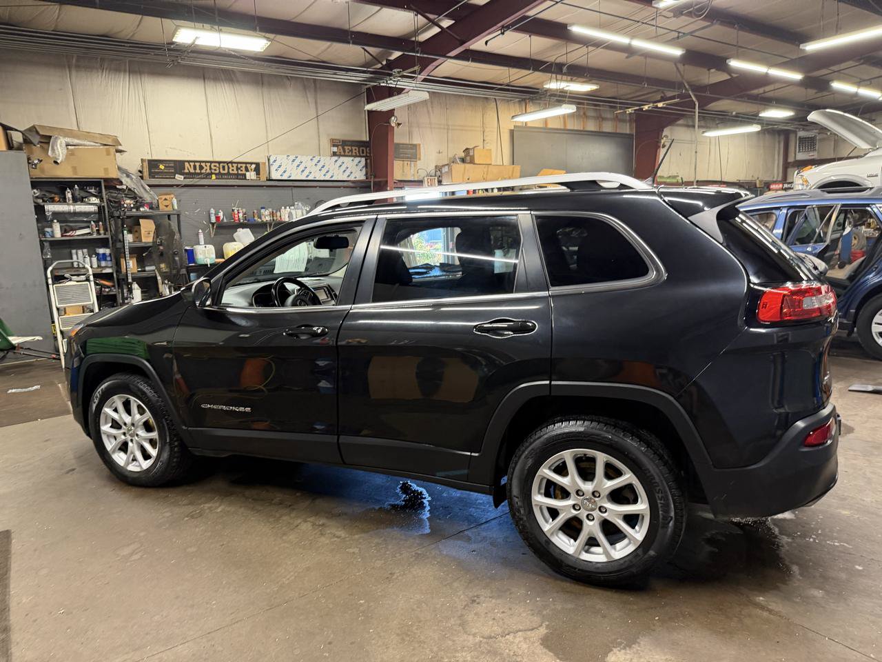 Used 2015 Jeep Cherokee Latitude w/ Cold Weather Group AWD/4WD image 8