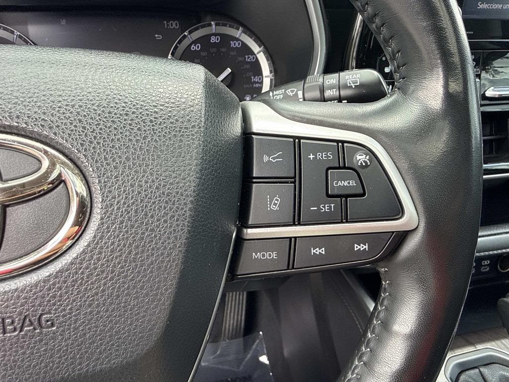 Used 2022 Toyota Highlander Limited FWD image 36