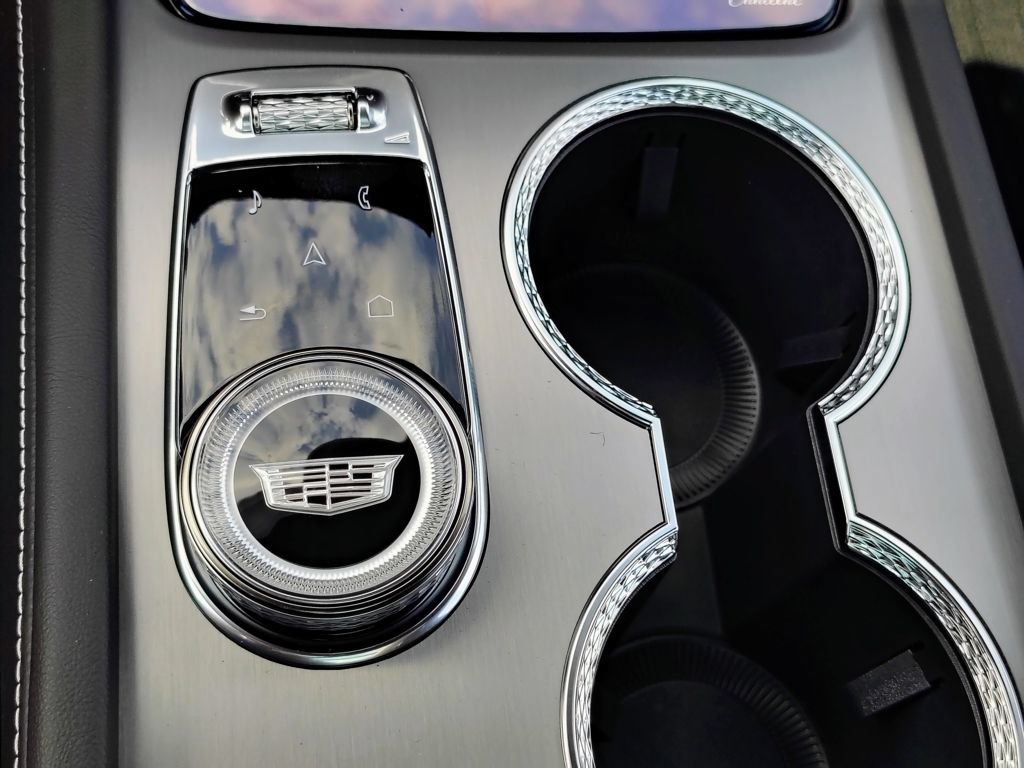 New 2027 Cadillac Vistiq Premium Luxury w/ LPO, Premium Carpet Package AWD/4WD image 32