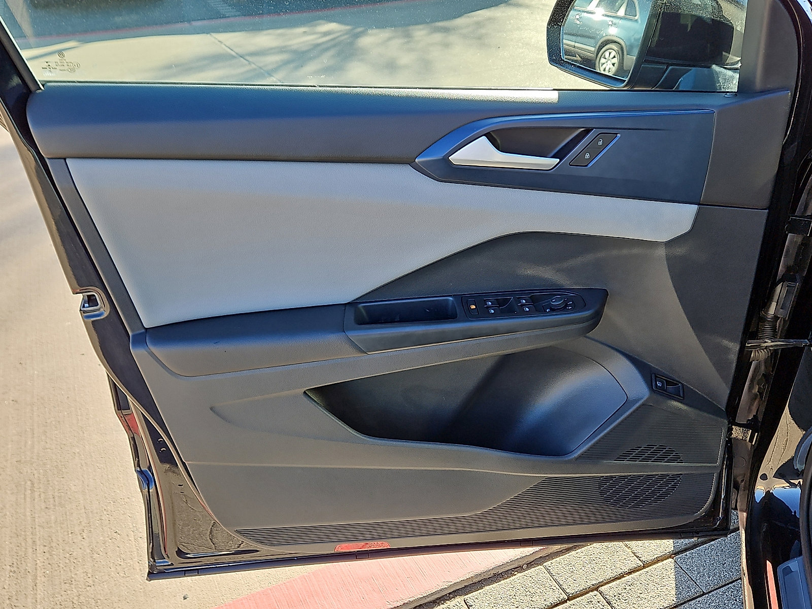 Certified 2023 Volkswagen Taos SE image 12