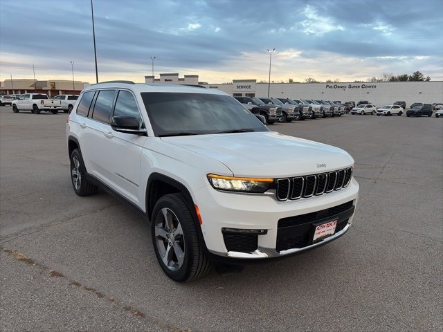Used 2024 Jeep Grand Cherokee L Limited w/ Luxury Tech Group II image 8