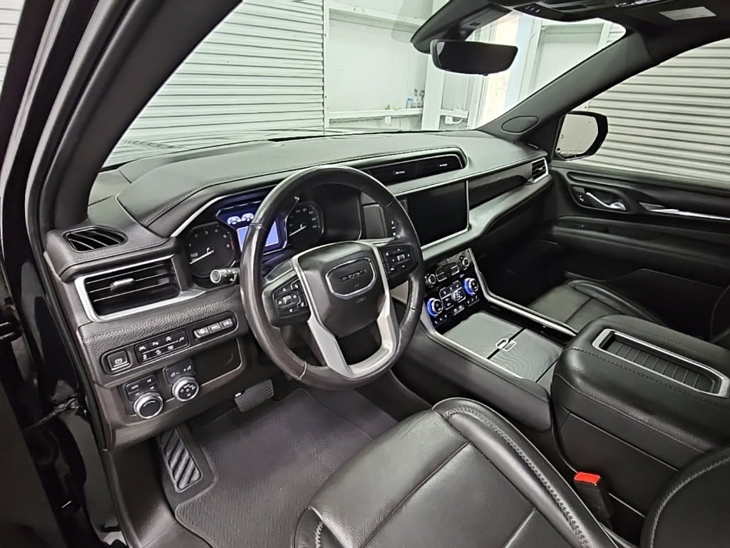 Used 2021 GMC Yukon XL Denali w/ Denali Premium Package image 11