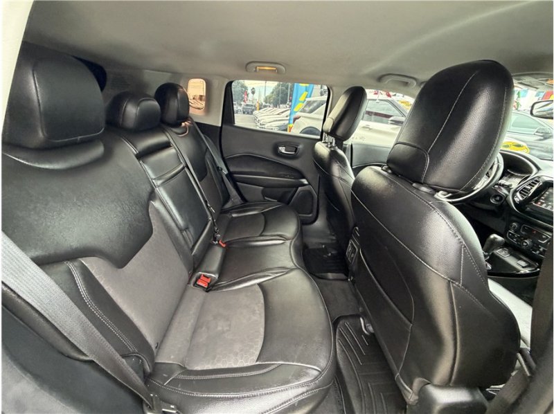 Used 2019 Jeep Compass Latitude FWD image 25