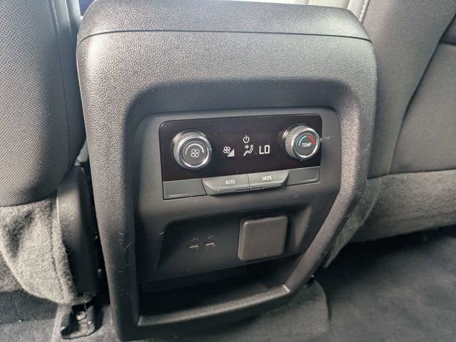 Used 2024 Chevrolet Traverse Z71 AWD/4WD image 16