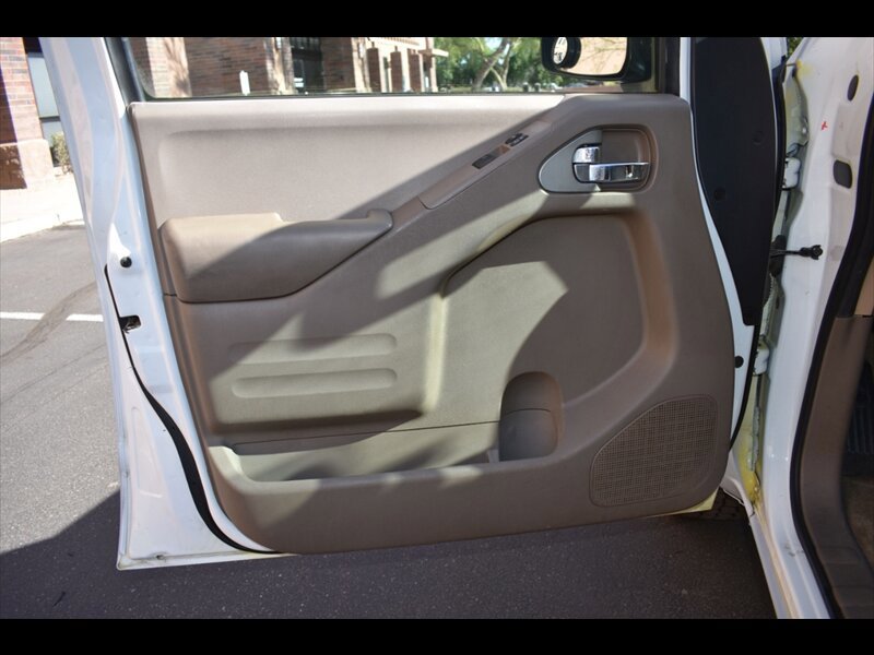 Used 2016 Nissan Frontier SV RWD image 16