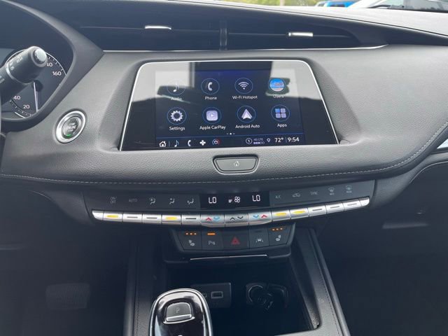 Used 2022 Cadillac XT4 Luxury w/ Cold Weather Package image 7